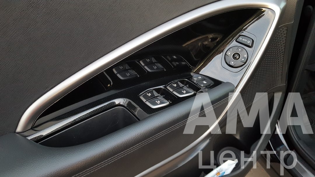 Аквапринт элементов кузова и салона Hyundai Santa Fe.