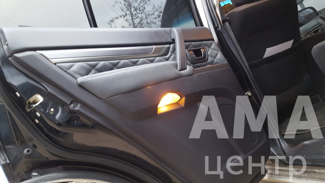 Перетяжка дверных вставок Mitsubishi Pajero